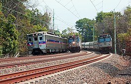 บริการรถไฟประจำภูมิภาคของแอมแทร็คและ SEPTA แบ่งปันการดำเนินงานผ่านระดับสายหลักระหว่างฟิลาเดลเฟียและธอร์นเดล