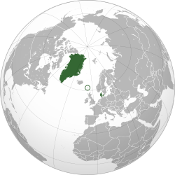 Ubicación del Reino de Dinamarca (verde), que incluye Groenlandia, las Islas Feroe (en un círculo) y Dinamarca propiamente dicha