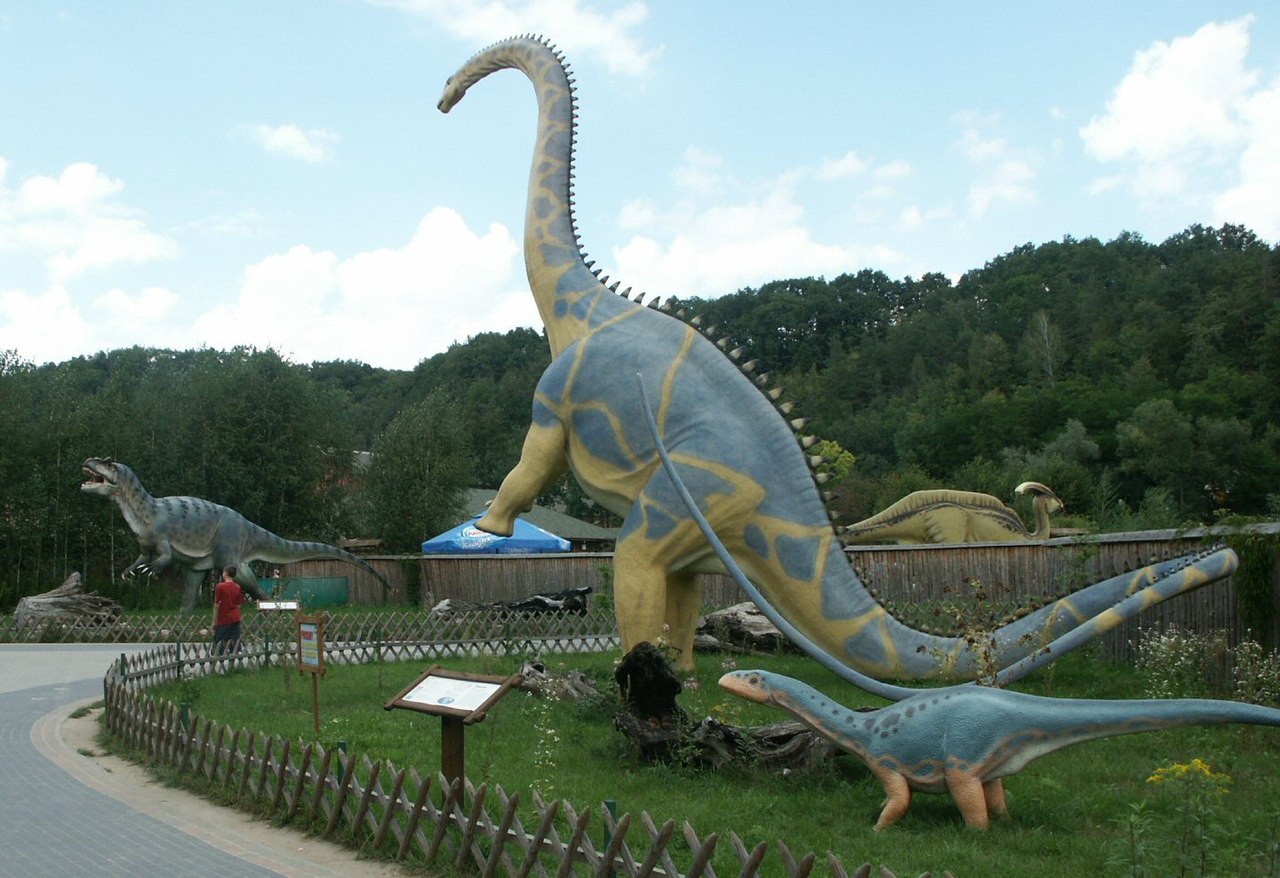 في حديقة المنورة الديناصورات المدينة حديقة الملك