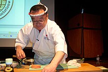 พ่อครัวซูชิ Masayoshi Kazato 02.JPG