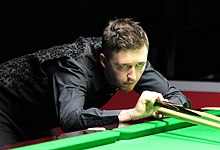 Kyren Wilson playing a shot with the rest