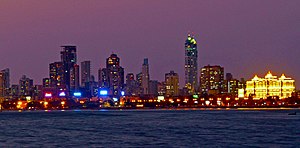 Horizonte de Mumbai en la noche.jpg