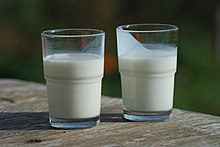 Buttermilk- (ขวา) -and-Milk- (ซ้าย) .jpg