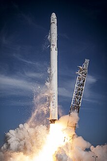 เปิดตัว Falcon 9 ถือ CRS-6 Dragon (17170624642) .jpg