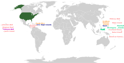 แผนที่โลกที่มีรัฐและดินแดนของสหรัฐอเมริกาไฮไลต์ด้วยสีที่แตกต่างกัน