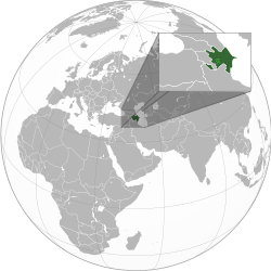Ligging van Azerbeidjan (groen) met gebied wat beheer word deur die selfverklaarde Republiek Artsakh in liggroen vertoon. [A]
