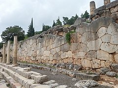Delphi, Stoa der Athener 2015-09 (1).jpg