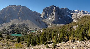 Mount Alice และ Temple Crag ใน Sierra Nevada (US).jpg