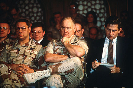 https://wikiimg.tojsiabtv.com/wikipedia/commons/thumb/5/52/Powell,_Schwarzkopf,_and_Wolfowitz_at_Cheney_press_conference,_February_1991.jpg/440px-Powell,_Schwarzkopf,_and_Wolfowitz_at_Cheney_press_conference,_February_1991.jpg