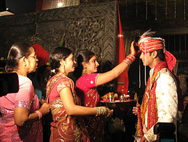 Un ritual de boda hindú en progreso b.jpg