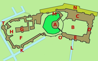 A schematic map, with dark green parts of the castle on a light green background, individual locations marked out in red letters.