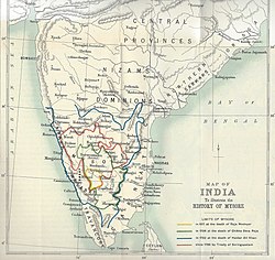 Mysore se muestra en el centro-oeste de la India peninsular con la presidencia de Madrás limítrofe al este, oeste y sur, con el Mar Arábigo, el Océano Índico y la Bahía de Bengala rodeando la península, y con Sri Lanka en las cercanías de la península. Sureste