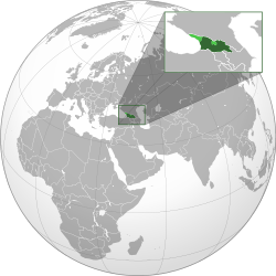 พื้นที่ภายใต้การควบคุมของจอร์เจียแสดงเป็นสีเขียวเข้ม  พื้นที่ที่อ้างสิทธิ์ แต่ไม่มีการควบคุมแสดงเป็นสีเขียวอ่อน