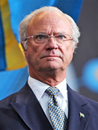 King Carl XVI Gustaf ในวันชาติ 2009 Cropped.png