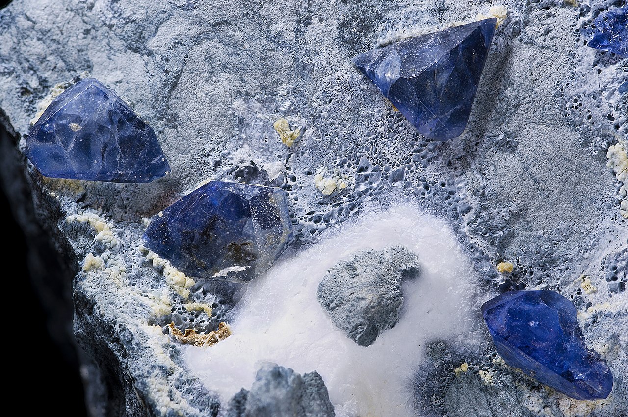 الصخور الكبريتات تحتوي على كبريتات الباريوم مثل مركبات بعض انواع ما هي