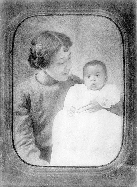 440px Langston Hughes baby picture - Poesia Online