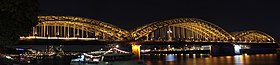 Köln bei Nacht, Blick auf die Hohenzollernbrücke.jpg