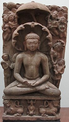 รูปปั้นของ Parshvanatha ขัดสมาธิ