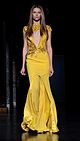 فستان أصفر باسل الصودا - باريس هوت كوتور ربيع وصيف 2012.jpg