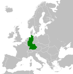 Lãnh thổ Tây Đức (xanh đậm) và lãnh thổ liên kết Tây Berlin (xanh nhạt) từ khi Saar gia nhập ngày 1 tháng 1 năm 1957 đến khi nước Đức thống nhất vào ngày 3 tháng 10 năm 1990