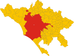 The territory of the comune (Roma Capitale, in red) inside the Metropolitan City of Rome (Città Metropolitana di Roma, in yellow). The white area in the centre is Vatican City.