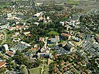 Kampus van die Universiteit van Kalifornië, Irvine (lugfoto, ongeveer 2006) .jpg