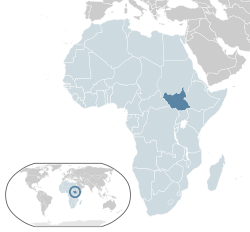 ตำแหน่งของซูดานใต้ (สีน้ำเงินเข้ม) - ในแอฟริกา (สีฟ้าอ่อนและสีเทาเข้ม) - ในสหภาพแอฟริกา (สีฟ้าอ่อน)