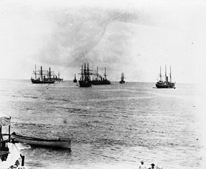 เรือรบเยอรมันอังกฤษอเมริกันในท่าเรืออาปีอาซามัว 1899.jpg