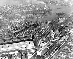 New York Navy Yard aerial photo 1 in April 1945.jpg