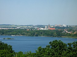 Neubrandenburg skyline met Tollensesee