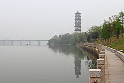 Kuiwen Pagode und Xinjiang Fluss