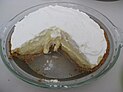Banana cream pie with slice removed, July 2008.jpg