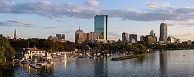 Boston skyline vanaf Longfellow Bridge September 2017 panorama 2.jpg