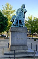 Zwickau - รูปปั้น Robert Schumann (aka).jpg