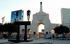 Los Angeles Memorial Coliseum (29167511626) .jpg