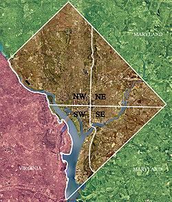 ภาพถ่ายดาวเทียม USGS ที่เพิ่มสีสันของวอชิงตันดีซีถ่ายเมื่อวันที่ 26 เมษายน 2545 