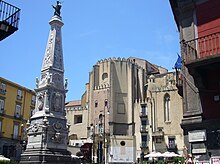 Napoli - piazza San Domenico Maggiore e guglia.jpg