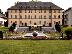 ด้านหน้าด้านหลังของพระราชวังใน Lichtenstein