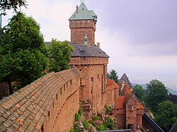 'N Uitsig op die Château du Haut-Kœnigsbourg noord van Colmar